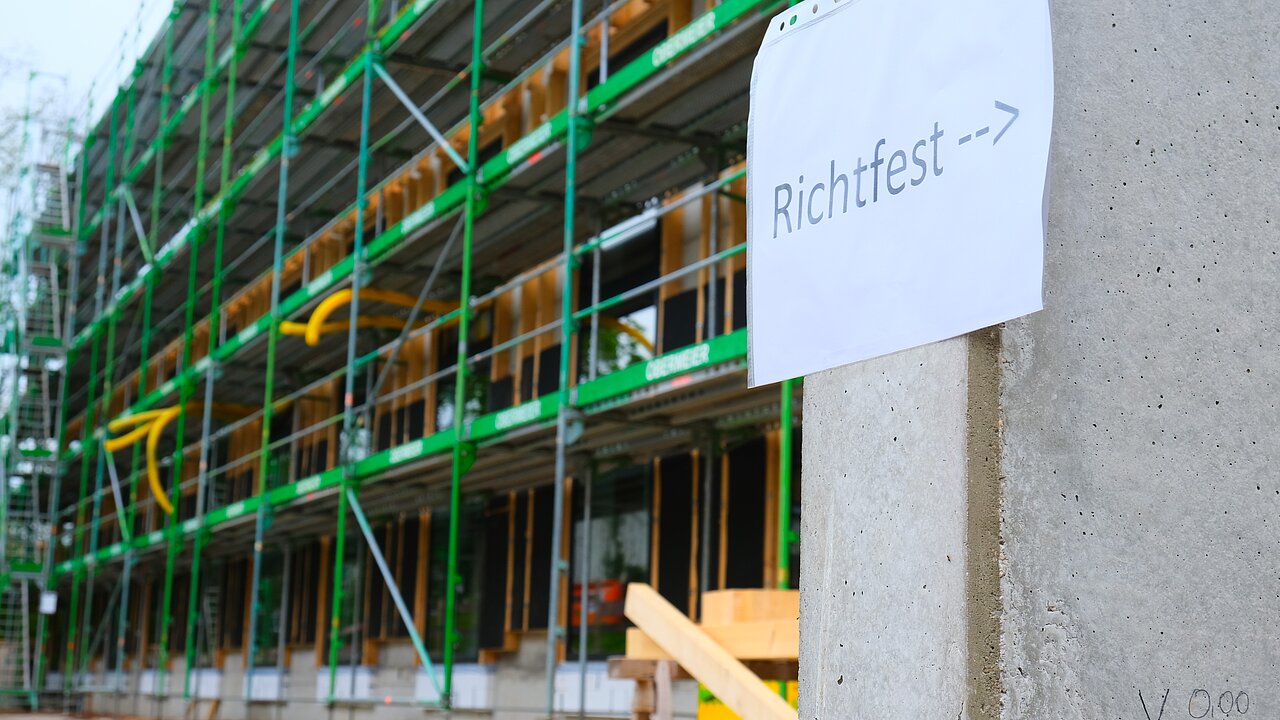 Richtfest für Dreifachturnhalle CSU