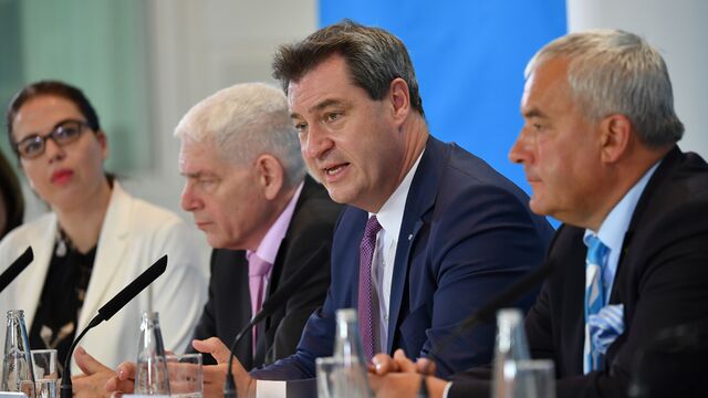 Markus Söder und Ludwig Spaenle mit der Generalkonsulin des Staates Israel Sandra Simovich und dem Präsidenten des Zentralrates der Juden in Deutschland Josef Schuster