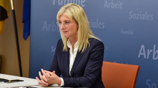 Familienministerin Ulrike Scharf